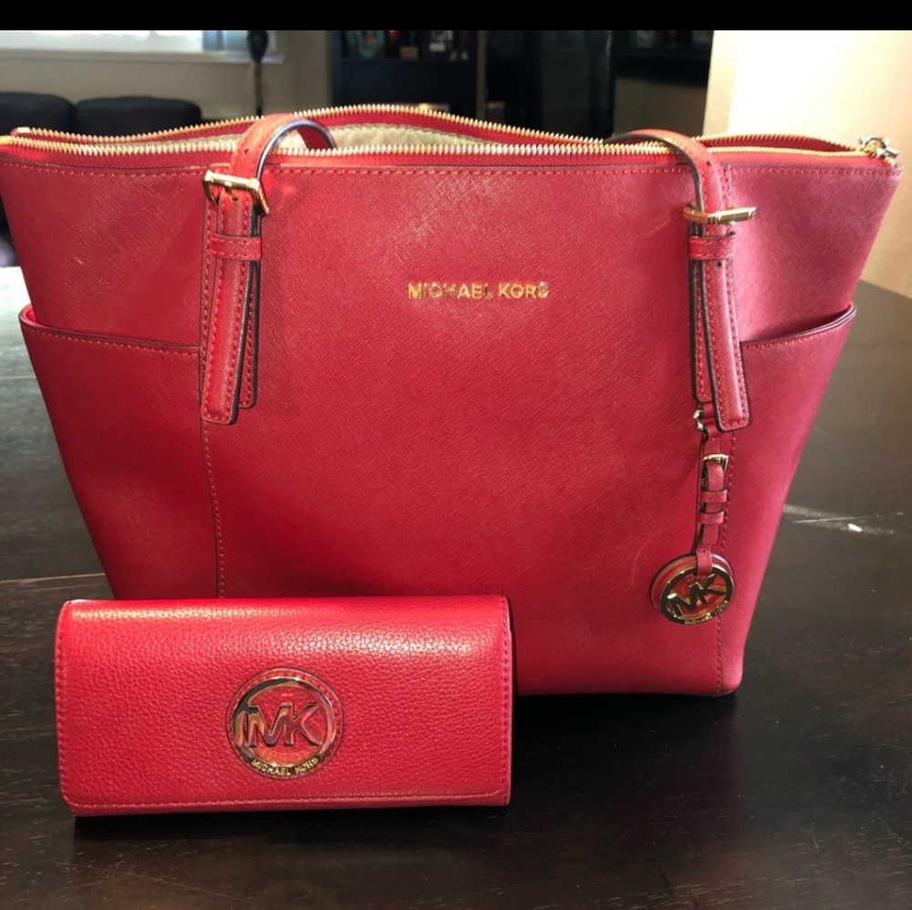 Nice bag Authentic ...u can offer on the wallet